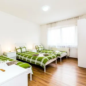 Workers Am Wiener Platz Apartment